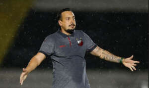 Técnico do Ituano critica elenco após derrota para o CRB na Série B