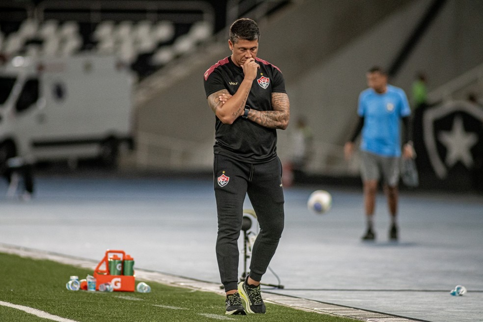 Vitória tem sequência em casa e Carpini quer garantir permanência (Foto: Victor Ferreira/ECV)