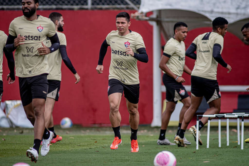 Osvaldo passa por avaliação médica e pode reforçar Vitória (Foto: Victor Ferreira/EC Vitória)