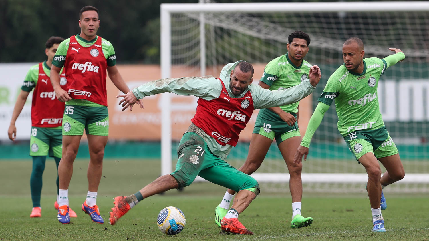 Palmeiras aprimora finalização e Weverton enfatiza importância da vitória no clássico