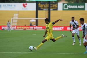 Mirassol tem dúvidas e quatro pendurados para receber Coritiba