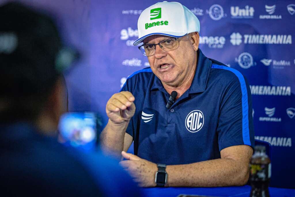 Treinador do Confiança comenta sobre relação com atletas e período de contratação