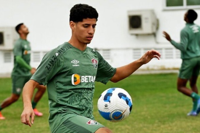 Yago durante treino do Fluminense