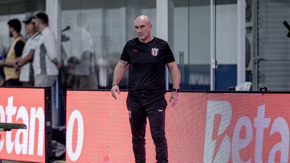 Botafogo-SP vence 2ª seguida, mas Zanardi avisa: 'Seguimos de pés no chão por essa permanência na Série B'