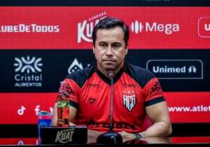'Entregue', técnico do Atlético-GO quer fechar 2024 com dignidade
