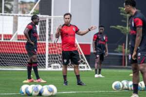 Interino do Atlético-GO quer terminar ano 'em alta'