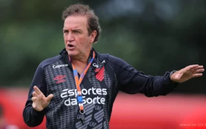 Athletico pode apostar em retorno de Cuca para impedir a queda