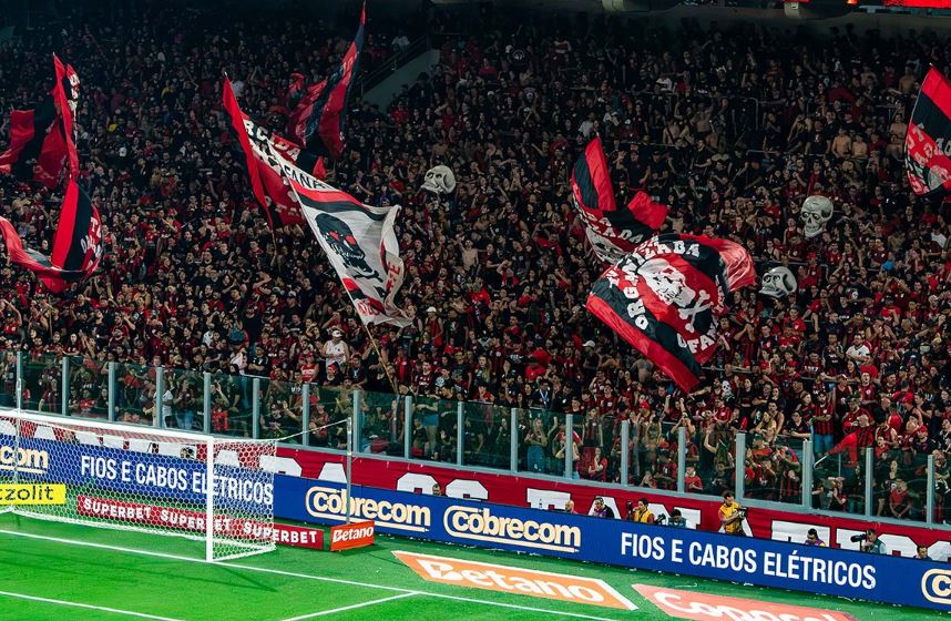 Torcida do Athletico vai lotar a Ligga Arena