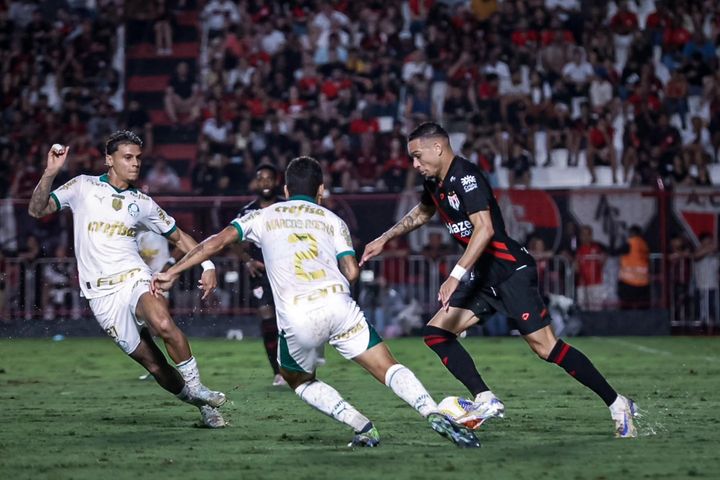 Atlético-GO é rebaixado no Brasileirão