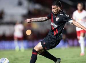 Volante do Atlético-GO pode ficar mesmo com rebaixamento