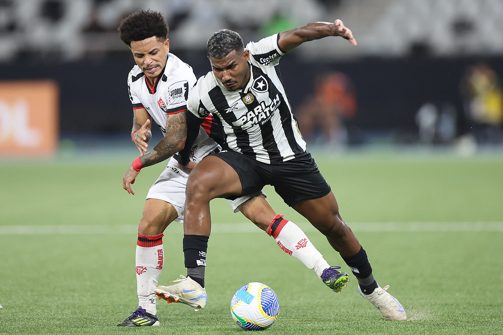 Botafogo tropeça no Vitória