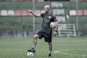 Portuguesa escolhe ex-Corinthians como técnico e deve anunciar seis reforços