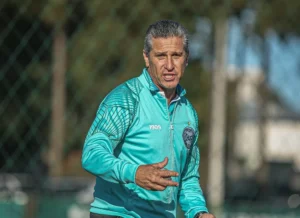 Atlético-GO mira técnico Jorginho, ex-Coritiba, para 2025