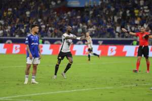 Allano convoca torcida após derrota do Criciúma: 'Não desistam de nós'
