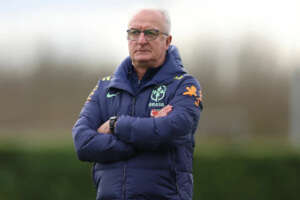 Dorival comanda 1º treino da seleção para jogo com a Venezuela