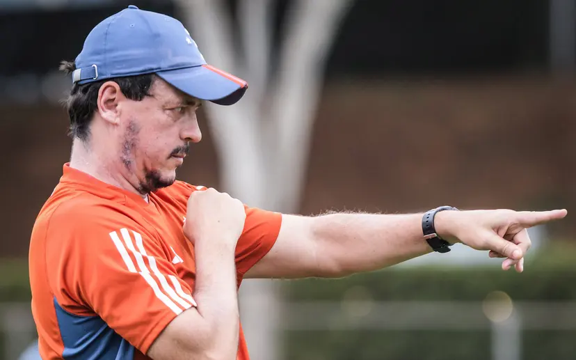 Diniz durante treino do Cruzeiro