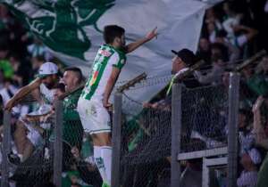 Jogadores do Juventude comemoram vitória sobre Bahia no Brasileirão