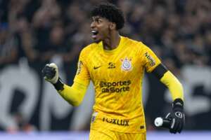 Hugo Souza se emociona no Corinthians: 'Oportunidade da vida'