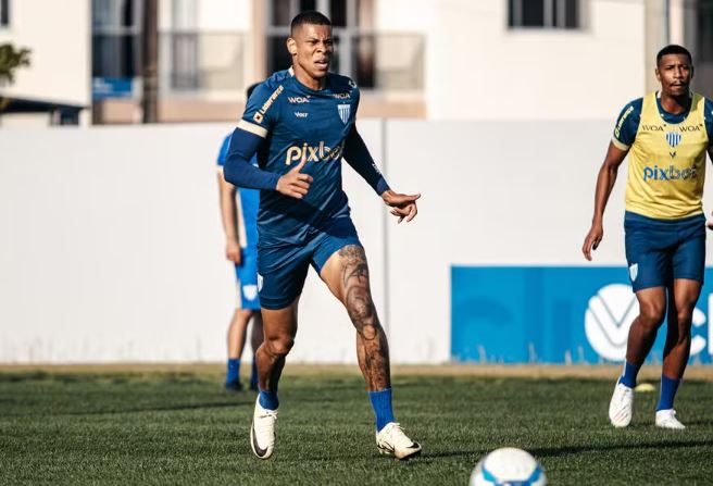 Avaí perde atacante, mas tem retorno de trio na Série B