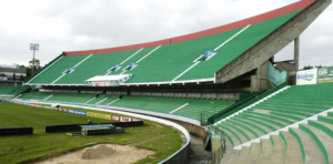 Vídeo mostra incêndio em área externa do estádio do Guarani