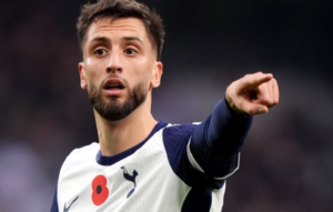 Tottenham apela contra suspensão de Bentancur por comentário ofensivo