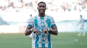 Vila Nova sonda atacante da Chapecoense