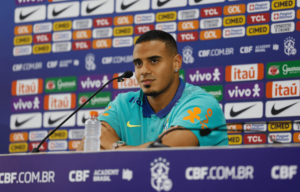 Murillo revela 'batismo' de Thiago Silva e tenta se firmar: 'Aproveitar a chance'
