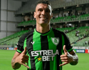 América faz vídeo de despedida para volante Moisés