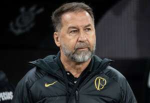 Conselheiro diz que Corinthians 'não é da torcida' e defende impeachment de Melo