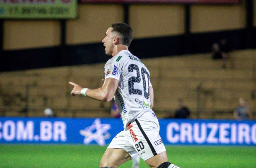 Herói do Operário-PR vibra com vitória e pede foco no acesso