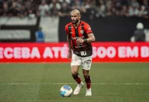 Vitória terá novidade na lateral contra o Corinthians