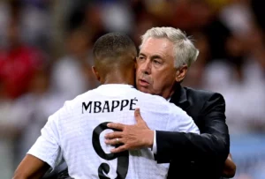 Ancelotti critica questionamento sobre saúde de mental de Mbappé e afirma: 'Está feliz no Real'