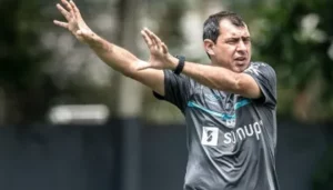 Carille fala sobre saída do Santos: 'Missão cumprida'