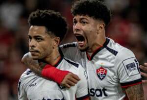 Vitória denuncia xenofobia em jogo contra Athletico-PR