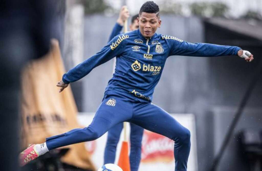 Santos dá sequência à reformulação e rescinde com Billy Arce