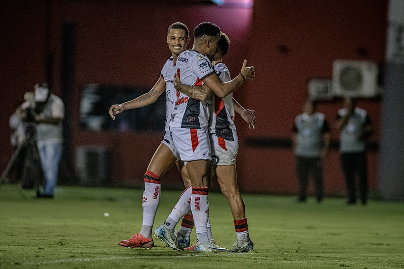 Vitória 1 x 1 Grêmio - Tudo igual em duelo direto pela Sul-Americana 3 54190256290 a8179d077c c