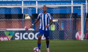 Zagueiro reprova em testes físicos e deixa o Paraná Clube