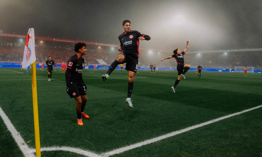 Frankfurt vence Heidenheim e mantém 2º lugar do Campeonato Alemão