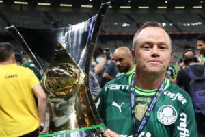 Athletico-PR busca contratação de auxiliar do Palmeiras para lugar de Lucho