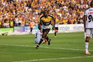 Cruzeiro encaminha contratação do atacante Bolasie, do Criciúma