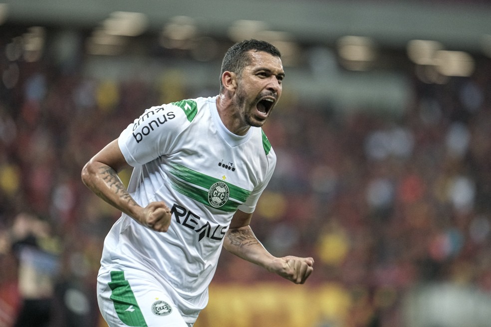 O lateral-esquerdo e zagueiro Bruno Melo é alvo de interesse do Coritiba (Foto: JP Pacheco/Coritiba)