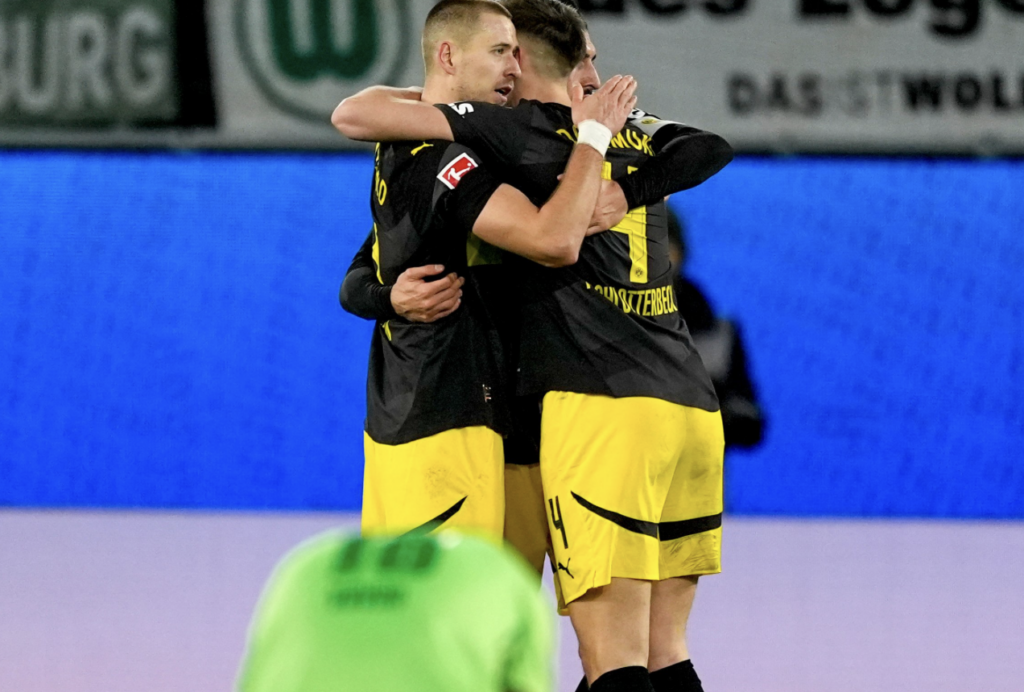 Dortmund faz três em 5 minutos, derrota Wolfsburg e sobe para o 6º lugar do Campeonato Alemão