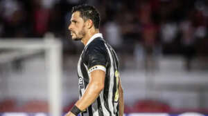 Coritiba mira contratação de meia ex-Santos e Corinthians para 2025