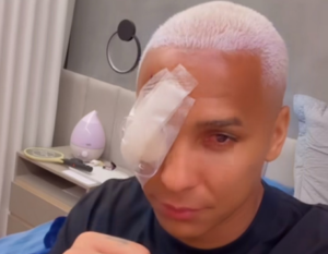 Deyverson aproveita férias e passa por cirurgia no olho direito