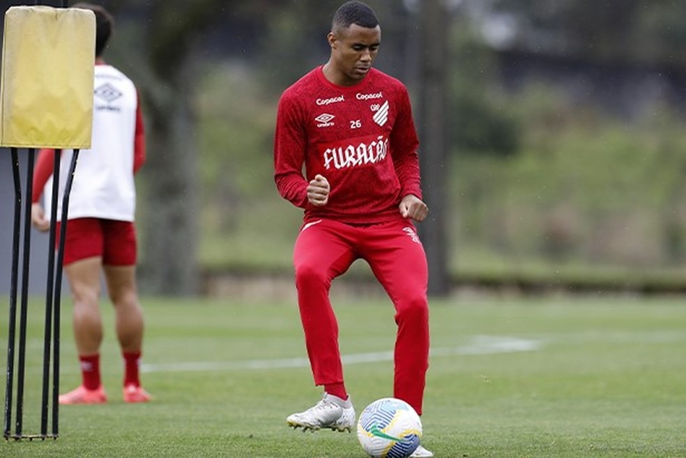 Bahia encara concorrência pelo volante Erick, do Athletico-PR (Foto: José Tramontin/ Athletico)