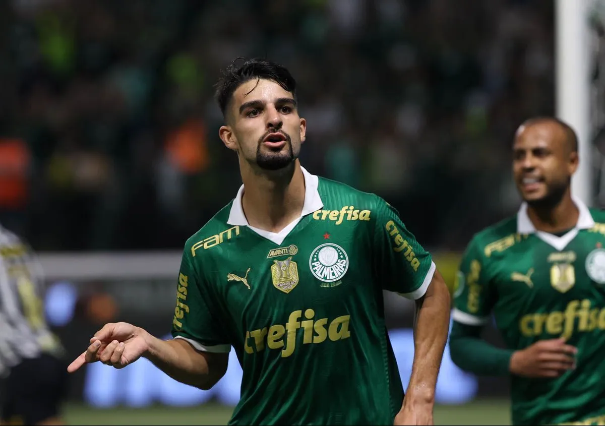 Flaco López em ação pelo Palmeiras