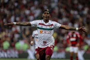 Atacante ex-Fluminense treina pensando na temporada 2025