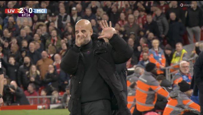 Guardiola discute com torcedores do City na rua