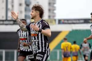 Guarani tem mais 4 jogadores no radar e vê negociação com Daniel Lima melar