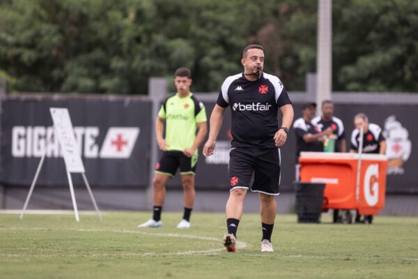 Interino do Vasco comenta preparacao para o Campeonato Carioca